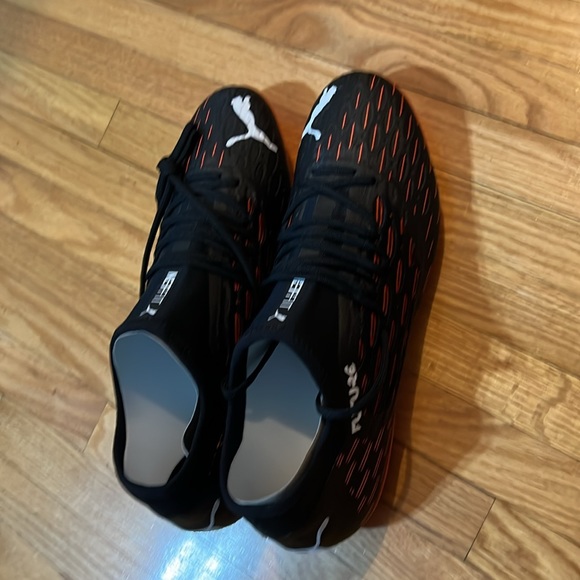 Puma Running or casual shoes - Picture 2 of 3